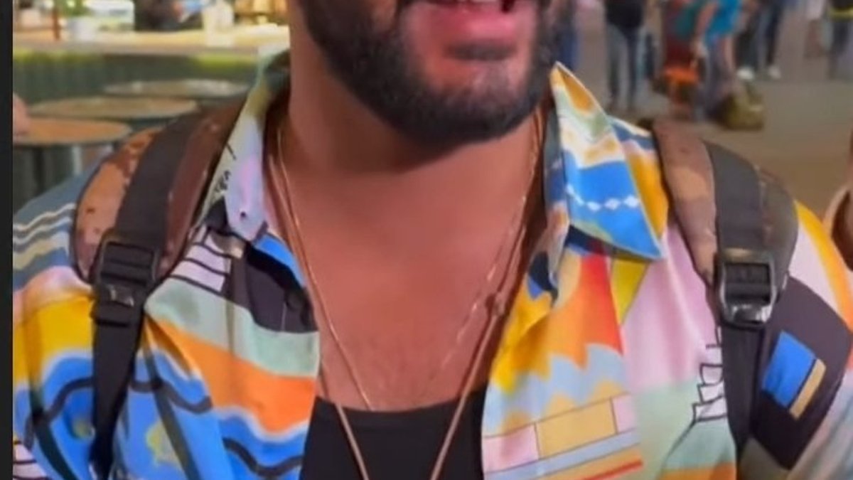 Abhishek Malhan spotted at Mumbai airport in 2023